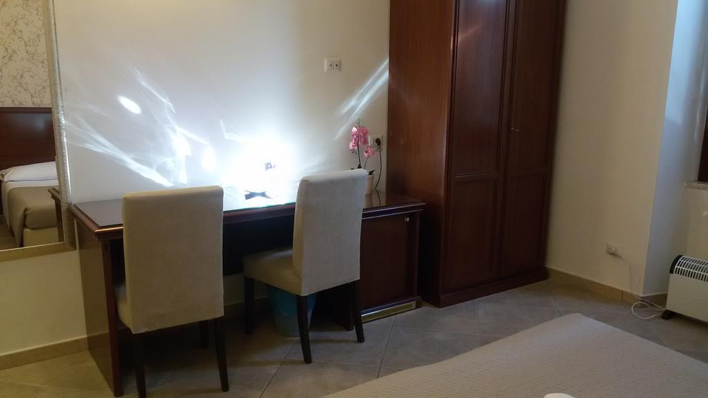 Mrs Julie Guesthouse Rome Bilik gambar